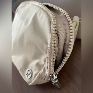 Lululemon Everywhere Belt Bag in Trench